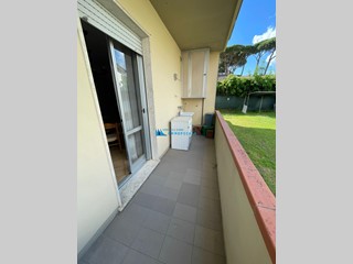 Appartamento in Vendita a Montignoso, zona Cinquale, 440'000€, 110 m², arredato