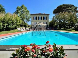 Casa Indipendente in Vendita a Lucca, zona Monte San Quirico, 2'850'000&euro;, 840 m², con Box