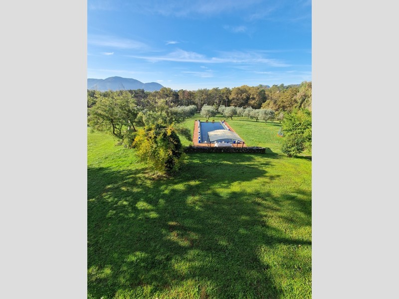 Casa Indipendente in Vendita a Lucca, zona Monte San Quirico, 2'850'000&euro;, 840 m², con Box