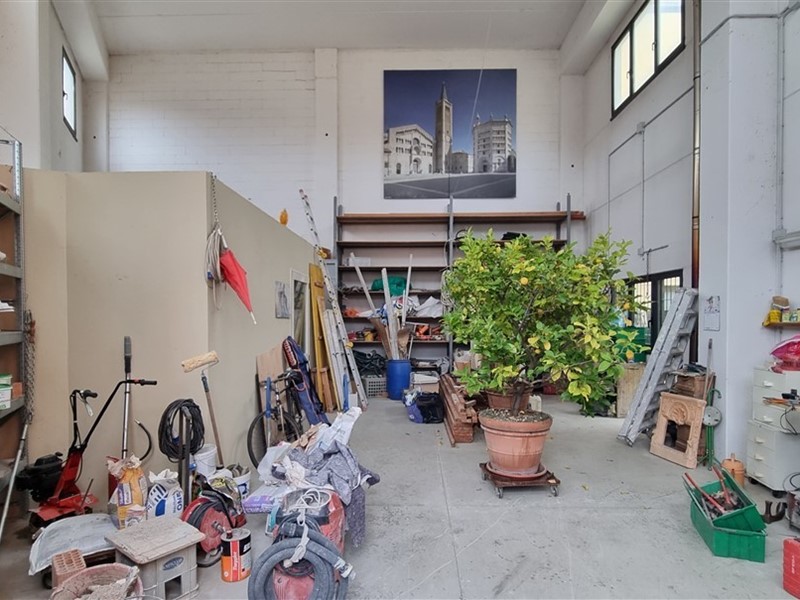 Capannone in Vendita a Parma, 135'000€, 100 m²