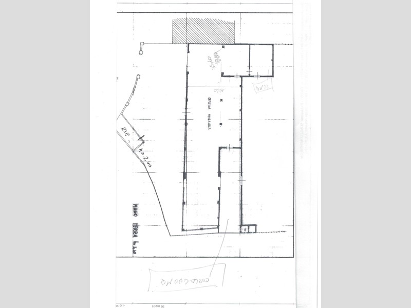 Capannone in Vendita a Massa, 400 m²