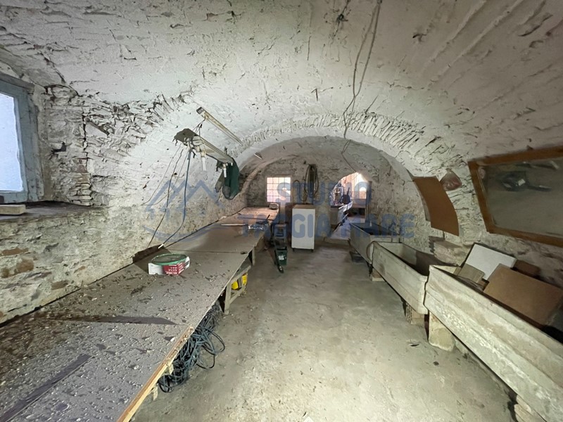 Capannone in Vendita a Pompeiana, 29'000€, 36 m²