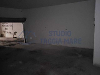 Box in Vendita a Taggia, zona Arma Di Taggia, 35'000€, 44 m², con Box