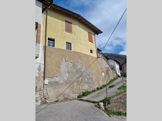 Casa Semi Indipendente in Vendita a Vobarno, 110'000€, 193 m²