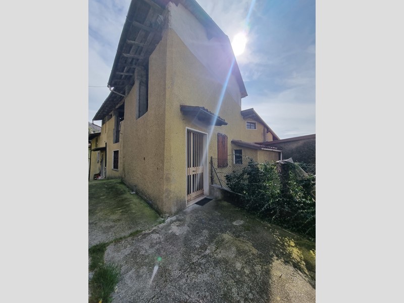 Casa Semi Indipendente in Vendita a Vobarno, 110'000€, 193 m²