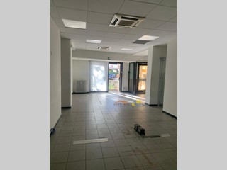 Attività commerciale in Vendita a Parma, 380'000€, 120 m²