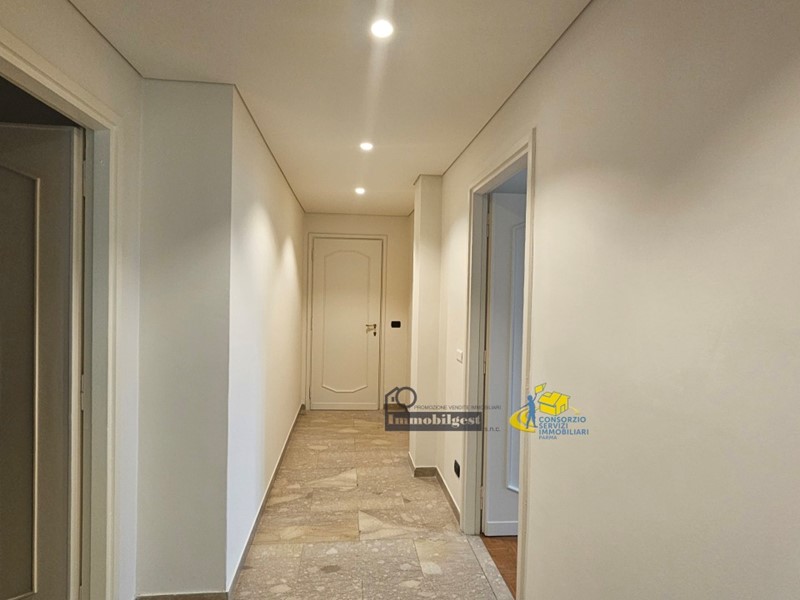 Appartamento in Affitto a Parma, zona Parma CittÃ  Sud, 1'900€, 162 m², con Box