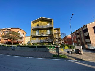 Trilocale in Vendita a Medesano, 93'000&euro;, 85 m², con Box