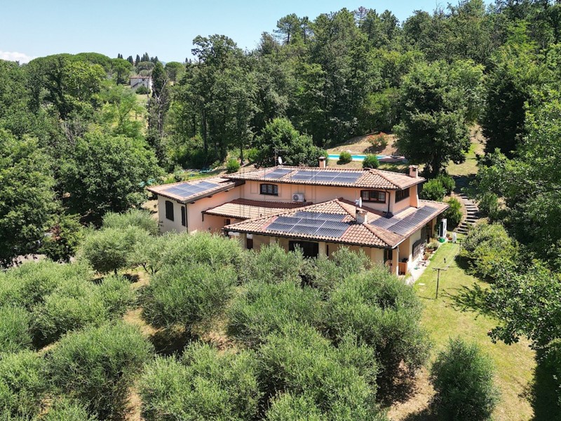 Villa in Vendita a Lucca, 870'000&euro;, 350 m², con Box