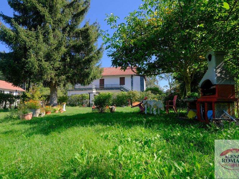 Casa Semi Indipendente in Vendita a Urbe, 58'000€, 300 m², arredato, con Box