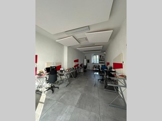 Immobile commerciale in Vendita a Sestri Levante, 376'000€, 209 m²