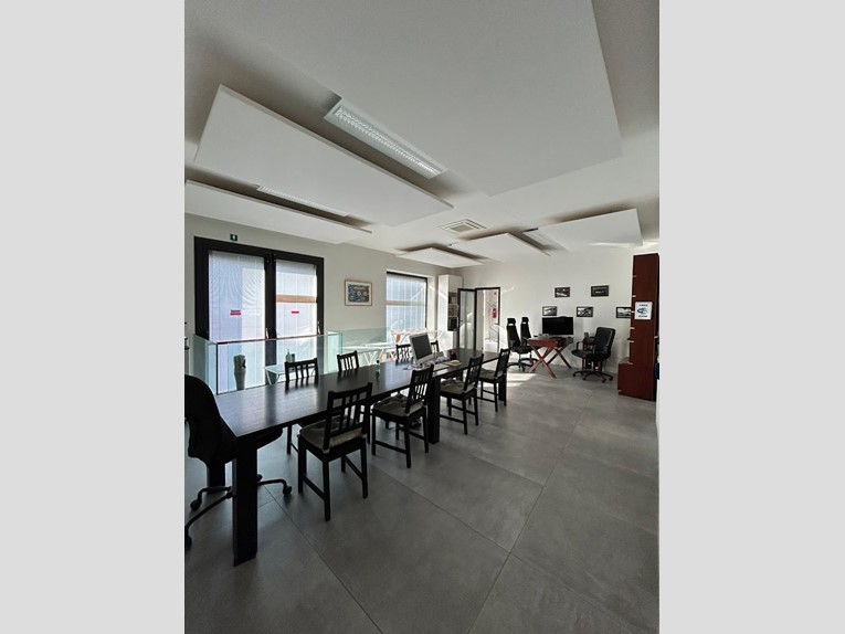 Immobile commerciale in Vendita a Sestri Levante, 376'000€, 209 m²