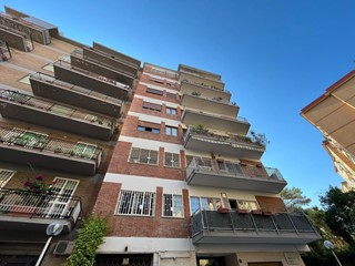 Quadrilocale in Vendita a Napoli, zona Vomero, 440'000€, 130 m²