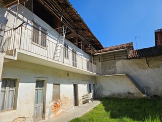 Casa Semi Indipendente in Vendita a Barbania, 40'000€, 130 m²