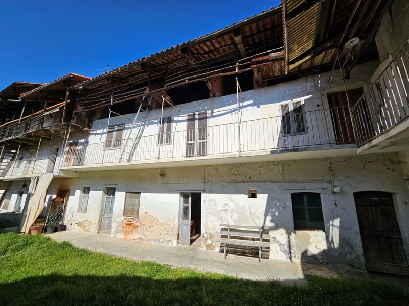Casa Semi Indipendente in Vendita a Barbania, 40'000€, 130 m²
