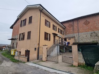 Casa Indipendente in Vendita a Garbagna, zona Costigliola, 83'000€, 139 m²