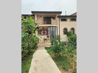 Casa Semi Indipendente in Vendita a Santa Maria Imbaro, 200'000€, 106 m², arredato, con Box