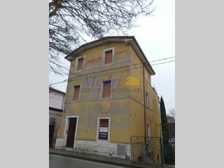 Casa Indipendente in Vendita a Cesena, 245'000€, 255 m²
