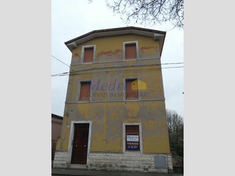 Casa Indipendente in Vendita a Cesena, 245'000€, 255 m²