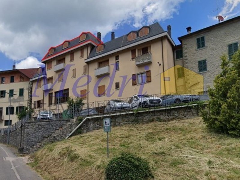 Appartamento in Vendita a Poppi, zona Badia Prataglia, 90'000&euro;, 86 m²