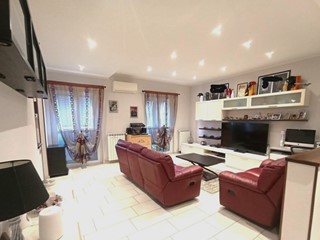 Quadrilocale in Vendita a Vado Ligure, 248'000€, 95 m², con Box