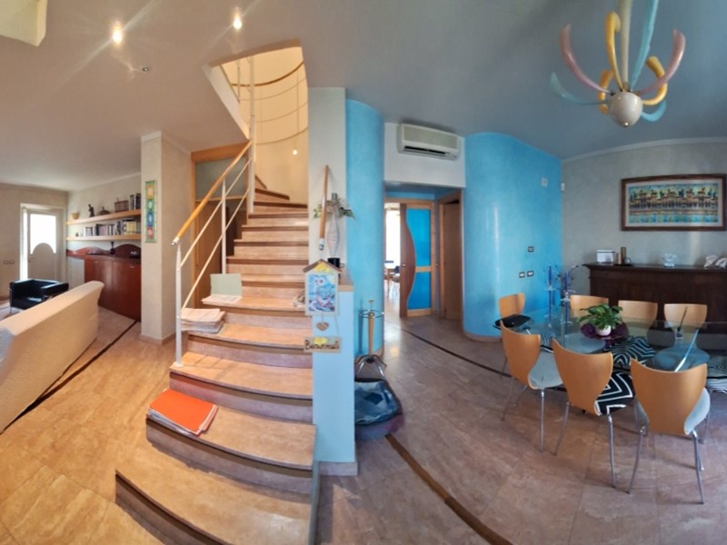 Casa Semi Indipendente in Vendita a Rapolano Terme, 290'000€, 200 m², con Box