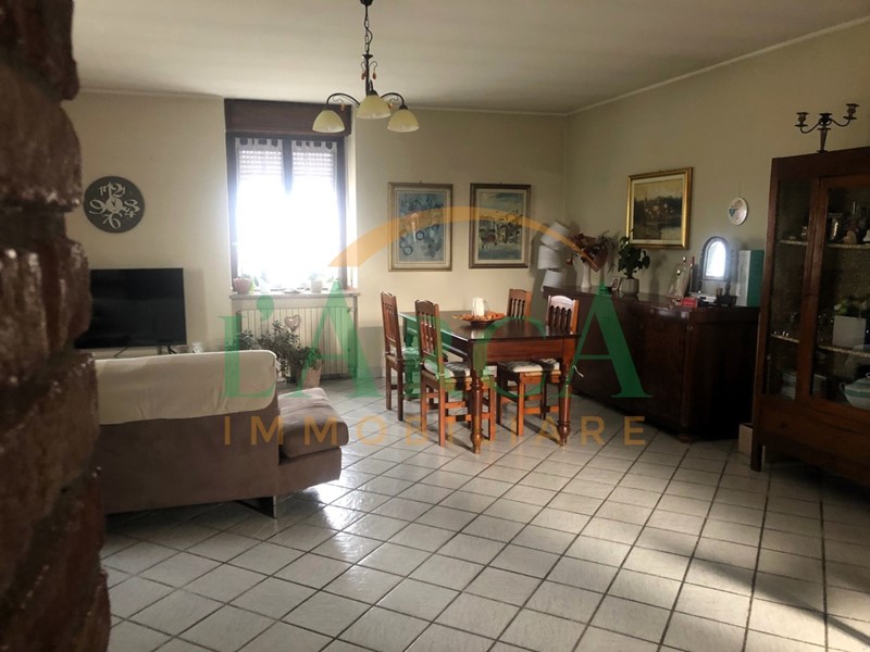Rustico in Vendita a Castrezzato, 360'000€, 387 m², con Box