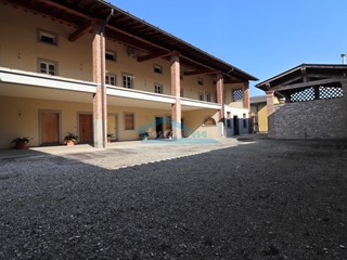 Villa in Vendita a Palazzolo sull'Oglio, zona San Pancrazio, 429'000€, 326 m², con Box