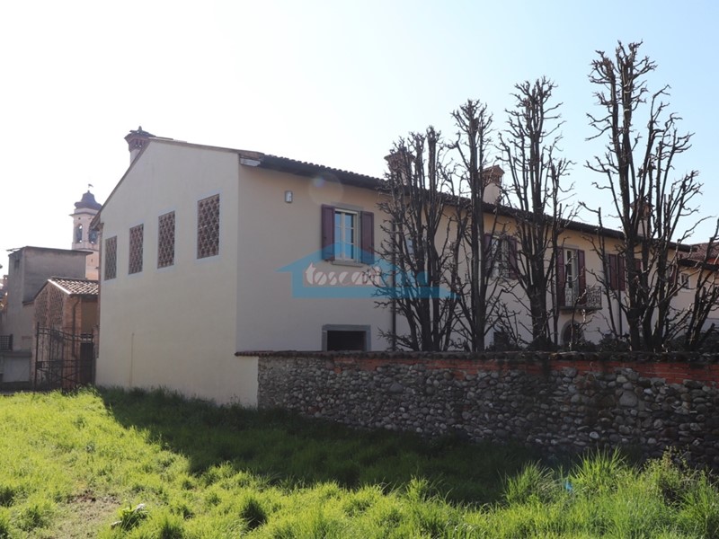 Villa in Vendita a Palazzolo sull'Oglio, zona San Pancrazio, 429'000€, 326 m², con Box