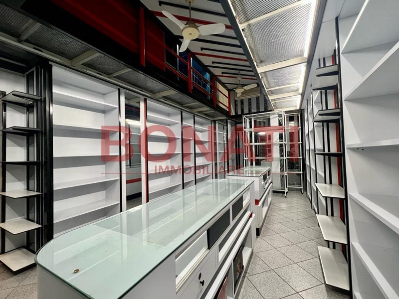Immobile commerciale in Affitto a La Spezia, 1'600&euro;, 120 m²