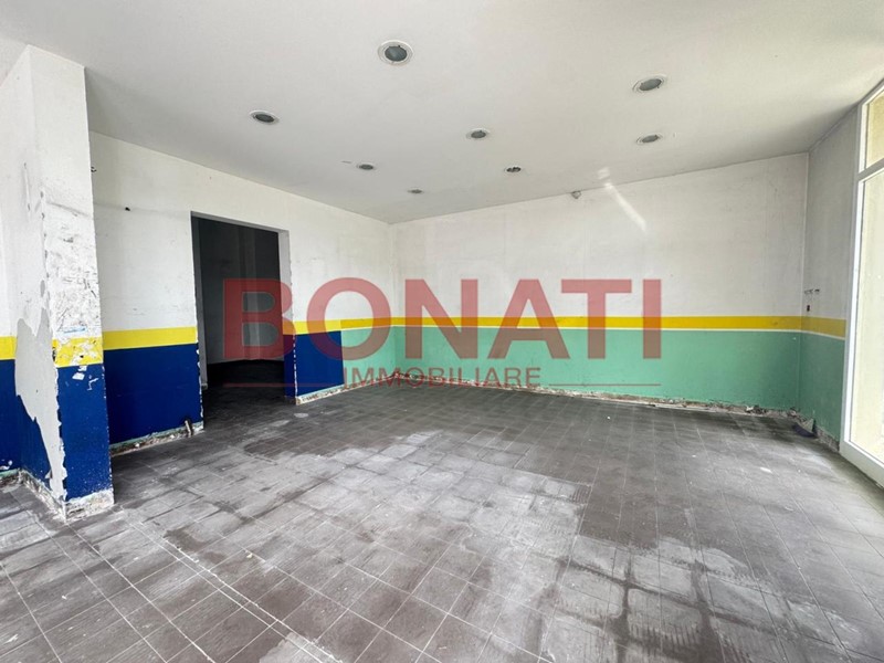 Immobile commerciale in Vendita a Sarzana, 200'000&euro;, 135 m²