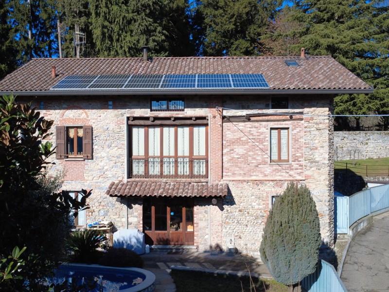 Casa Indipendente in Vendita a Varese, 495'000€, 263 m², con Box