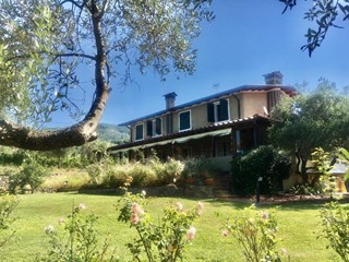 Casa Indipendente in Vendita a Castelnuovo Magra, 650'000€, 450 m²