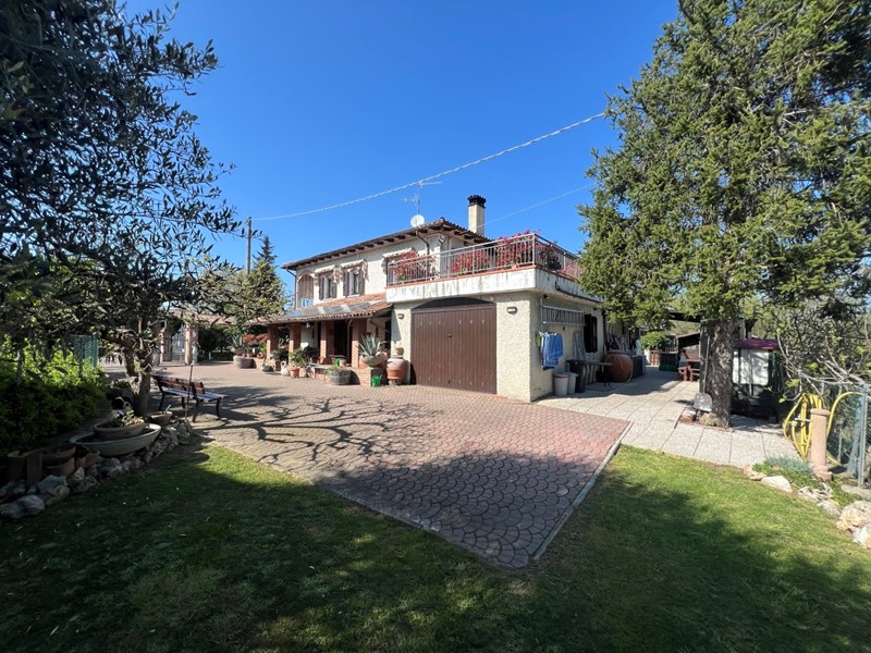 Casa Indipendente in Vendita a Valsamoggia, 498'000€, 294 m²