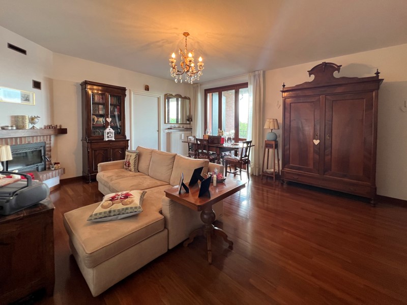 Quadrilocale in Vendita a Reggio Emilia, zona Sesso, 215'000€, 82 m², con Box