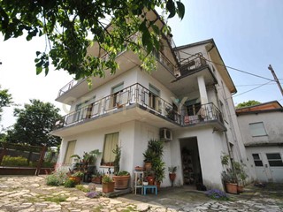 Casa Semi Indipendente in Vendita a Valdobbiadene, 280'000€, 450 m², arredato, con Box