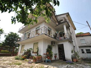 Casa Semi Indipendente in Vendita a Valdobbiadene, 280'000&euro;, 450 m², arredato, con Box