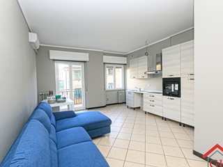 Appartamento in Affitto a Genova, zona Sestri Ponente, 1'300€, , arredato