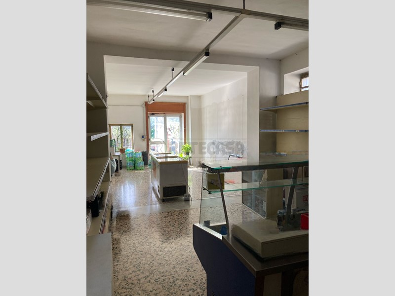 Magazzino in Affitto a Fisciano, 220€, 40 m²