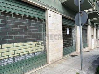 Immobile commerciale in Affitto a Caltanissetta, 350€, 77 m²