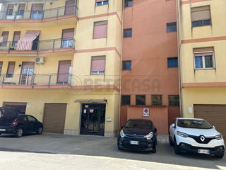 Quadrilocale in Vendita a Caltanissetta, 80'000€, 106 m², con Box