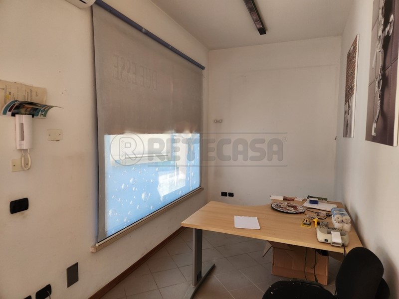 Laboratorio in Affitto a Castelfranco di Sotto, 780€, 90 m²