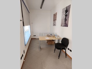 Laboratorio in Affitto a Castelfranco di Sotto, 780€, 90 m²