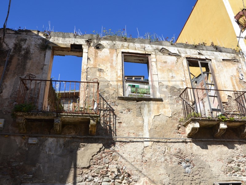 Casa Indipendente in Vendita a Messina, 35'000€, 150 m²
