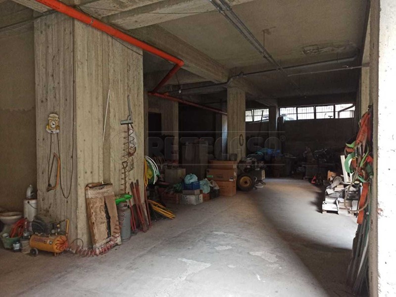 Magazzino in Vendita a Messina, 135'000€, 226 m²