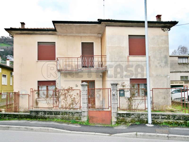 Appartamento in Vendita a Arzignano, 148'000€, 120 m², arredato