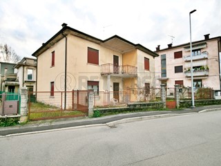 Appartamento in Vendita a Arzignano, 148'000€, 120 m², arredato