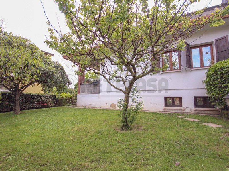 Casa Semi Indipendente in Vendita a Torri di Quartesolo, 258'000&euro;, 259 m², con Box