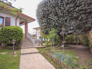 Casa Semi Indipendente in Vendita a Torri di Quartesolo, 258'000&euro;, 259 m², con Box