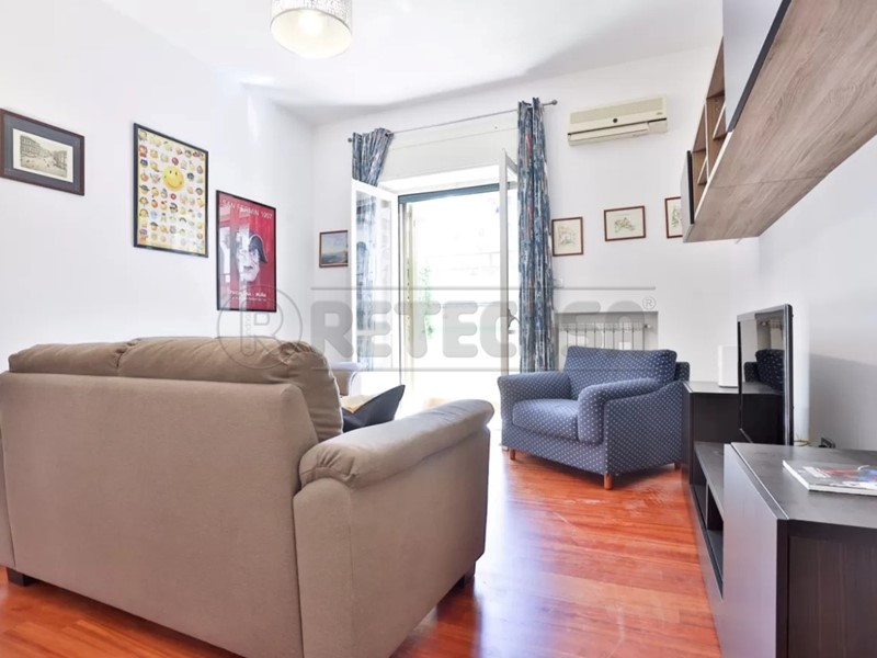 Trilocale in Vendita a Salerno, zona CENTRO, 80 m²